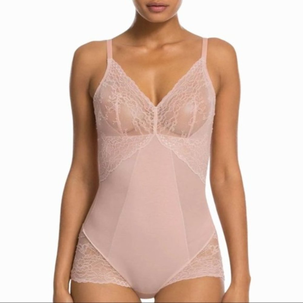 Spanx Spotlight On Lace Bodysuit - Picture 2 of 6